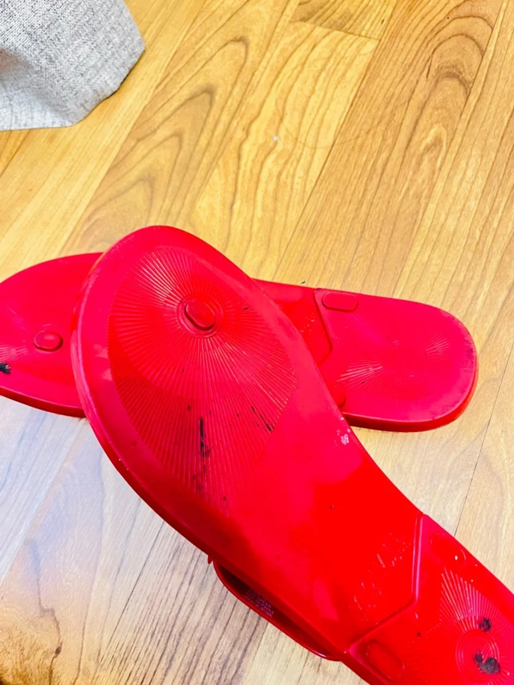 Michael Kors Jelly Thong Sandals – cherry Red Logo Charm Cork Sole Size 9 - Picture 7 of 8